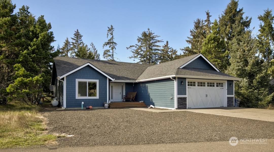 465 Mud Hen LOOP SE, Ocean Shores, WA 98569