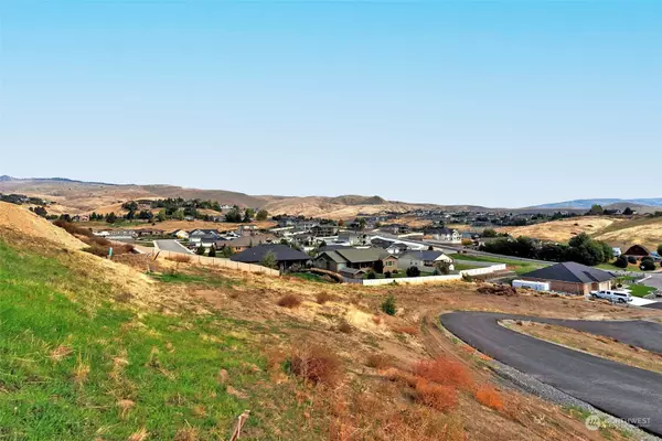 Wenatchee, WA 98801,874 Autumn Crest DR