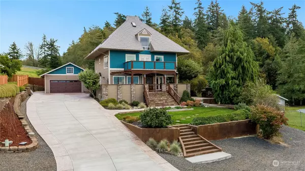 212 Grandview Ave, Camano Island, WA 98282