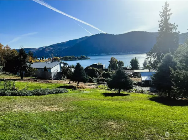 241 Lakeshore DR, Manson, WA 98831