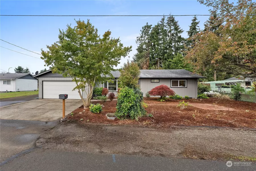 2015 Lynn RD, Centralia, WA 98531