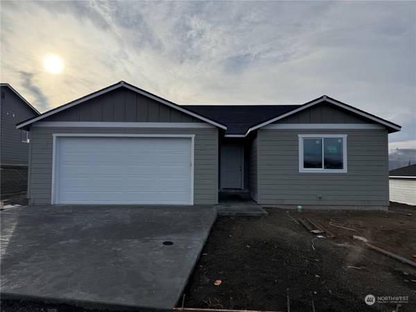 2330 SE Noah ST, East Wenatchee, WA 98802