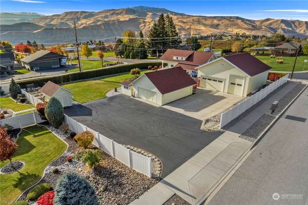 800 Autumn Crest DR, Wenatchee, WA 98801