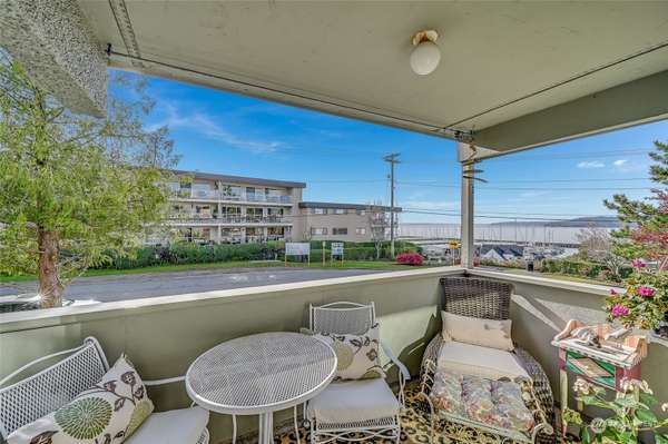 528 S 223rd ST #111, Des Moines, WA 98198