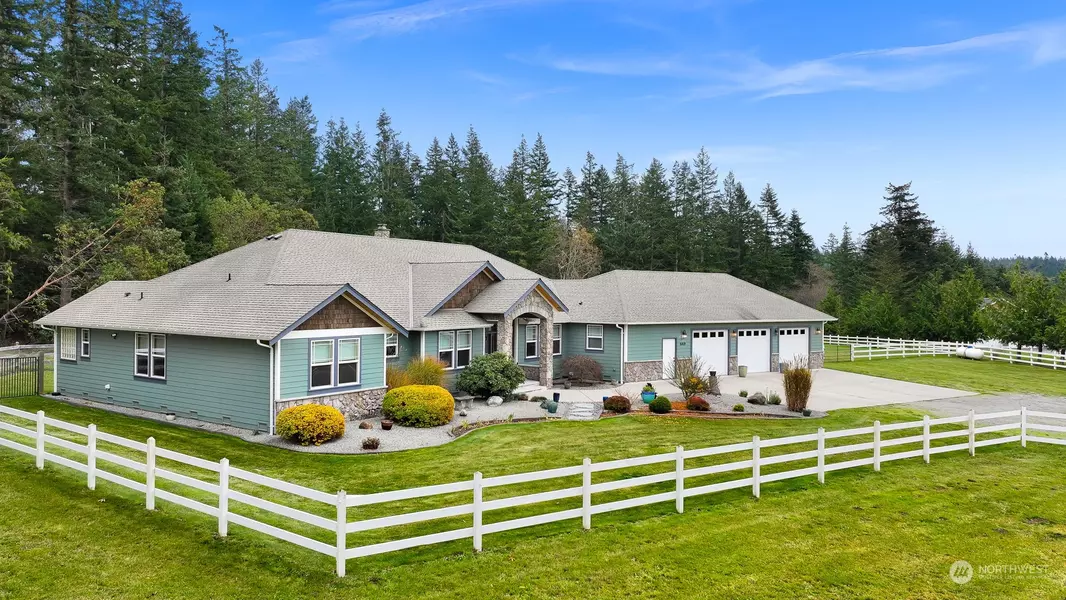 669 Blacktail LN, Camano Island, WA 98282