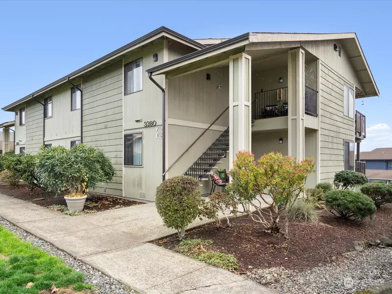 3380 Narrows View LN NE #102, Bremerton, WA 98310