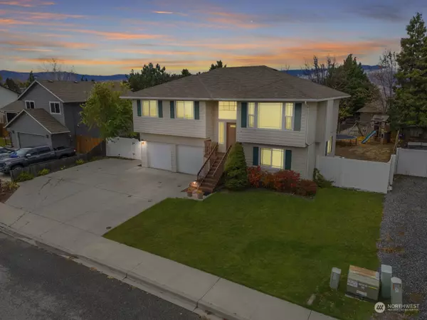 2353 Veedol DR, East Wenatchee, WA 98802