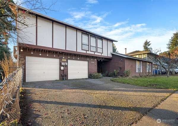 17305 Stone CT N, Shoreline, WA 98133