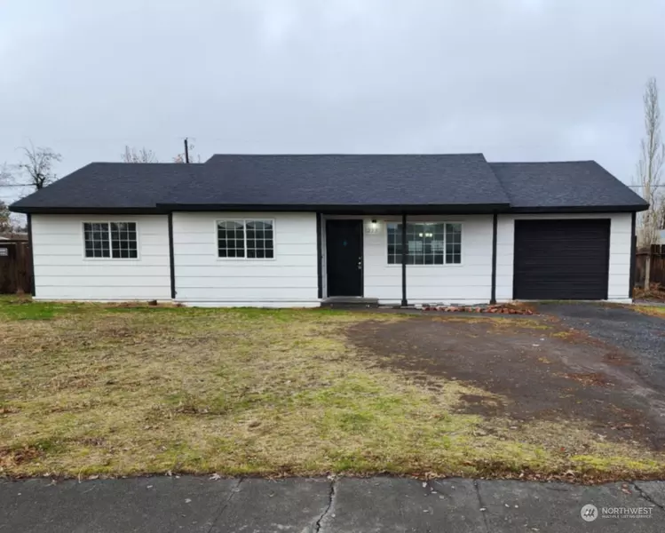 1233 Vandenburg LOOP, Moses Lake, WA 98837