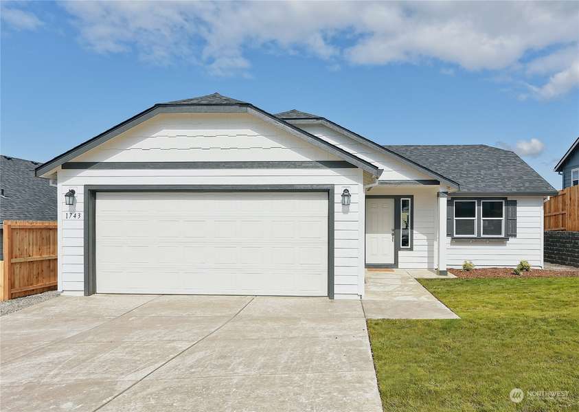 1904 Hickory RD, Moses Lake, WA 98837