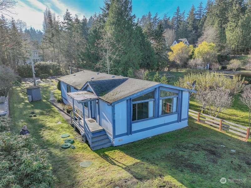8552 NE Gordon DR, Bainbridge Island, WA 98110