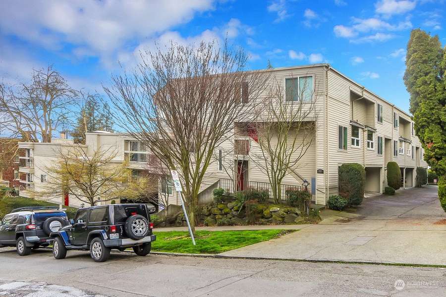 202 W Olympic PL #304, Seattle, WA 98119