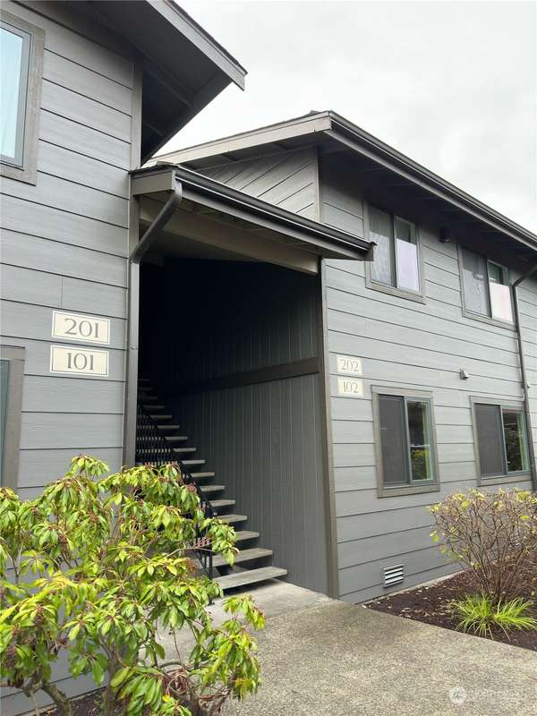 3320 Narrows View LN NE, Bremerton, WA 98310