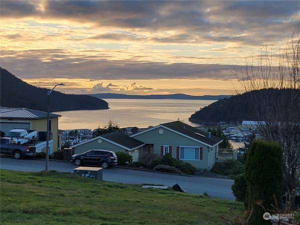 4818 Yorkshire DR, Anacortes, WA 98221