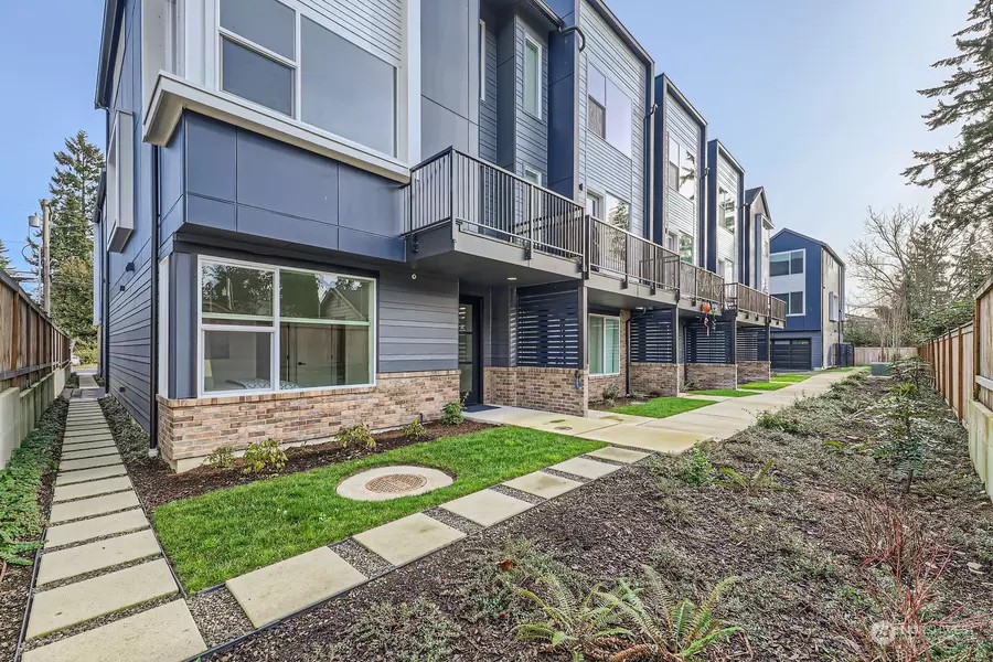 22904 56th AVE W #A, Mountlake Terrace, WA 98043