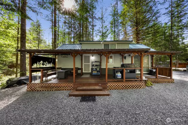 60 4 Christmas Tree CIR,  Deming,  WA 98244