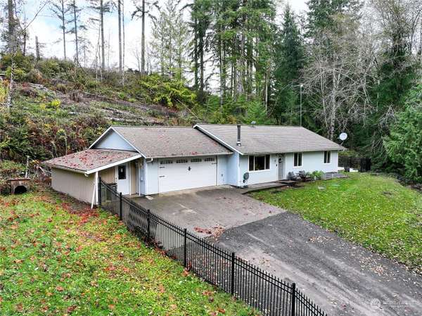 13700 W Critter Creek LN, Bremerton, WA 98312