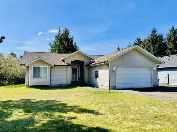 475 Lake West LOOP NE, Ocean Shores, WA 98569