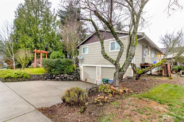 6211 120th Street Ct E, Puyallup, WA 98373