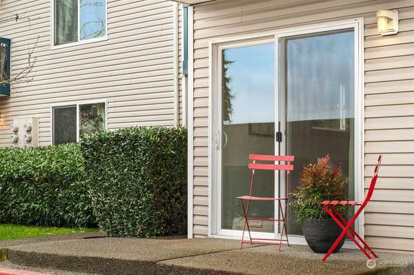 17431 Ambaum BLVD S #D2,  Burien,  WA 98148