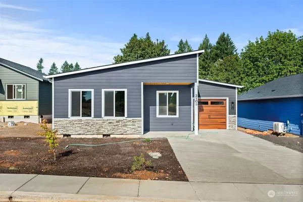 2109 Hawks View LN, Winlock, WA 98596