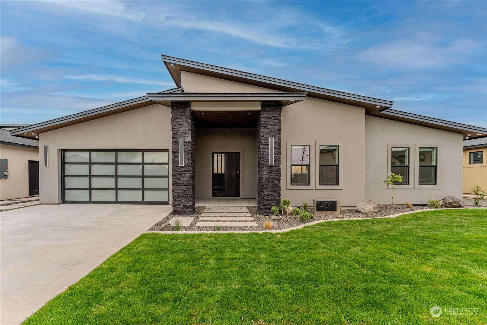 Moses Lake, WA 98837,1401 W Lakeside DR