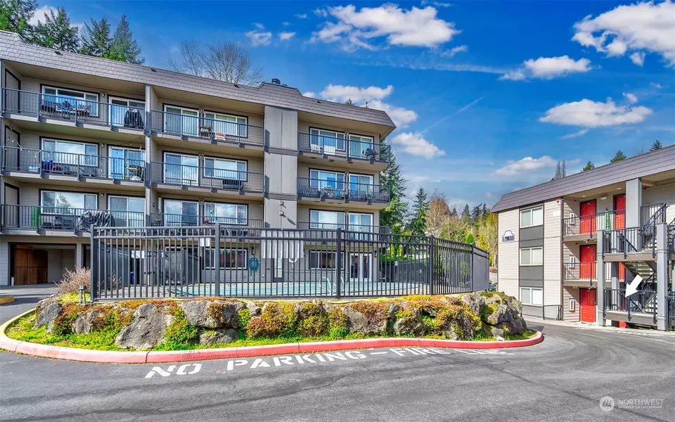 9517 NE 180th ST #B-106, Bothell, WA 98011