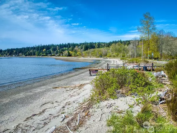 4552 Point White DR NE #A&B, Bainbridge Island, WA 98110
