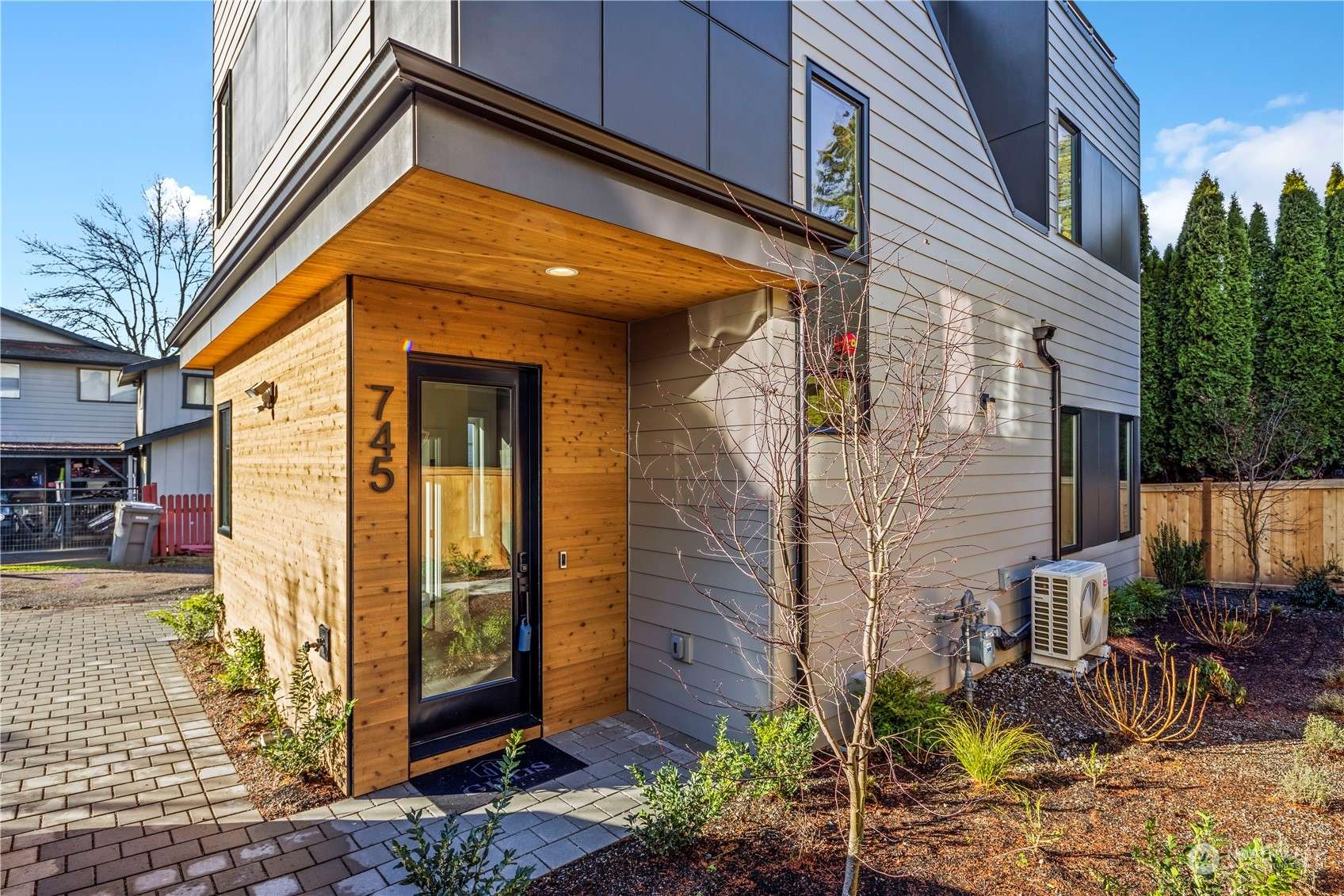 Kirkland, WA 98033,745 17th AVE W