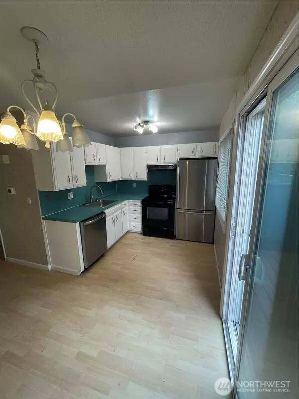 Des Moines, WA 98198,2305 S Pinebrook LN #11