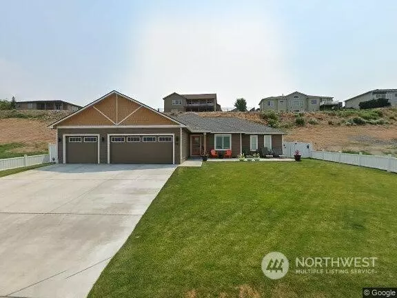 381 Stacy DR SE, Moses Lake, WA 98837