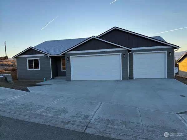 851 N Macaw AVE, East Wenatchee, WA 98802