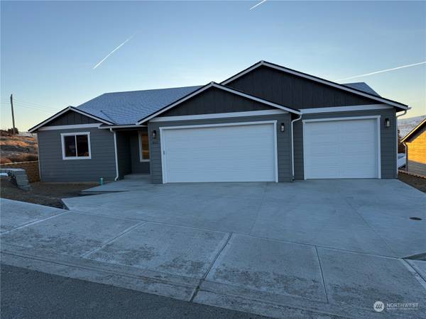 851 N Macaw AVE, East Wenatchee, WA 98802