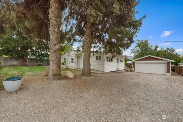 1240 5th ST NE, East Wenatchee, WA 98802
