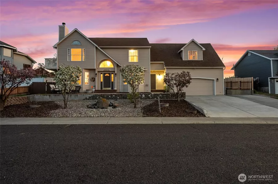 4073 W Cove West DR, Moses Lake, WA 98837