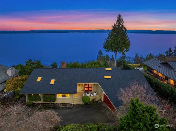 10837 Bill Point Bluff NE, Bainbridge Island, WA 98110