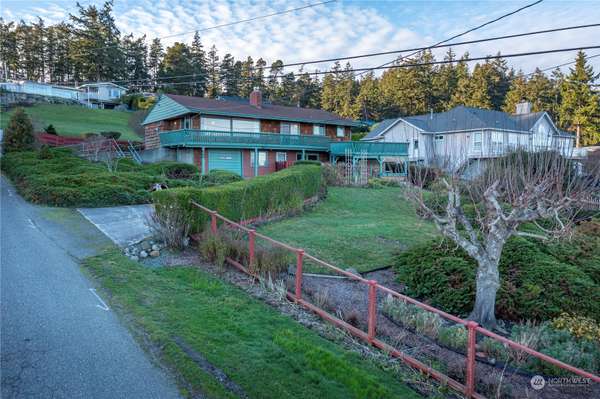 550 SW Waterloo AVE, Oak Harbor, WA 98277