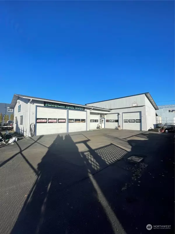 121 Third ST, Raymond, WA 98577