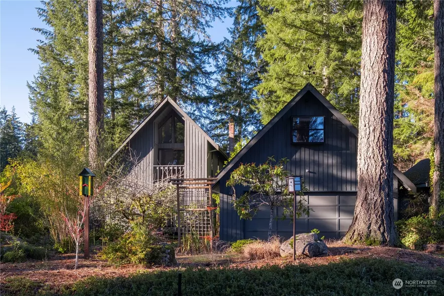 410 N Fairway DR E, Hoodsport, WA 98548