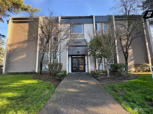 611 SW 5th CT #A202, Renton, WA 98057