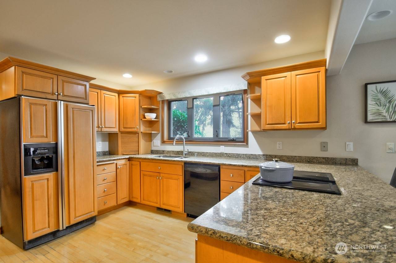 Allyn, WA 98524,121 E Sterling DR