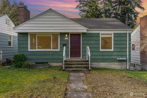 3045 Garlough AVE SW, Seattle, WA 98116