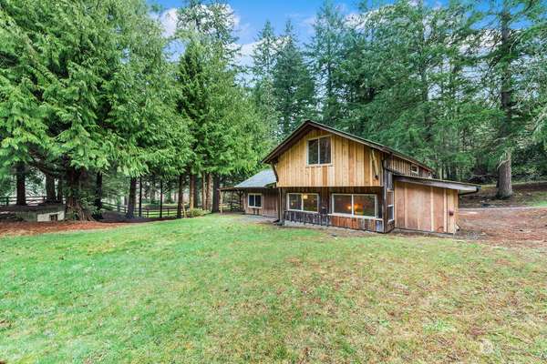 11801 SW Bank Rd, Vashon, WA 98070