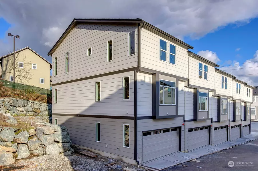6726 NE 187th ST #105, Kenmore, WA 98028