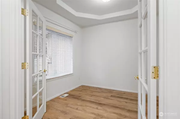 Woodinville, WA 98072,15733 NE 165th St