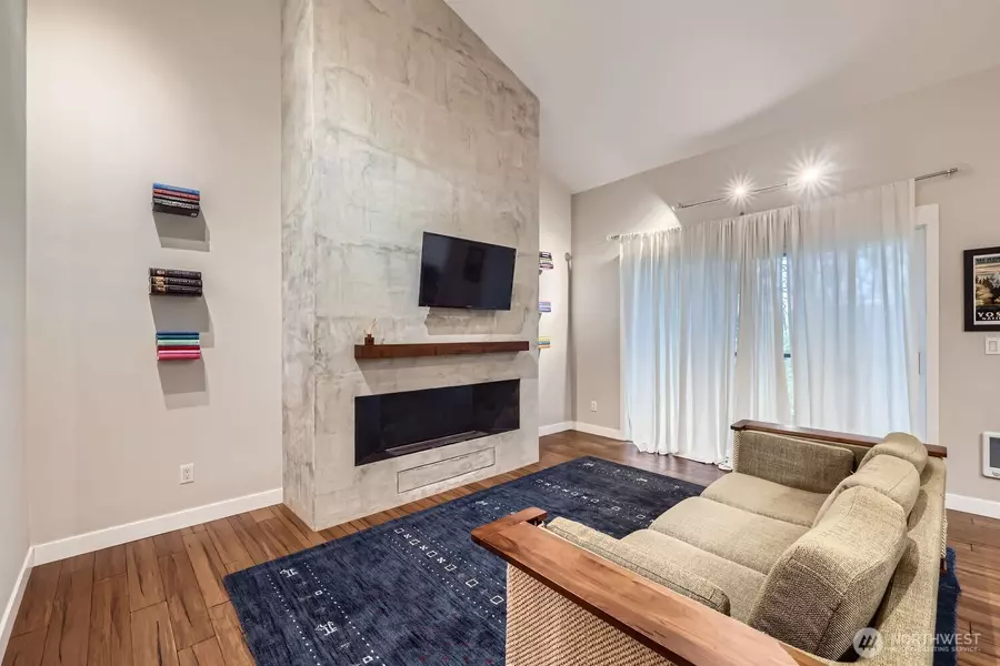 4737 W Lake Sammamish Pkwy SE #A303, Issaquah, WA 98027