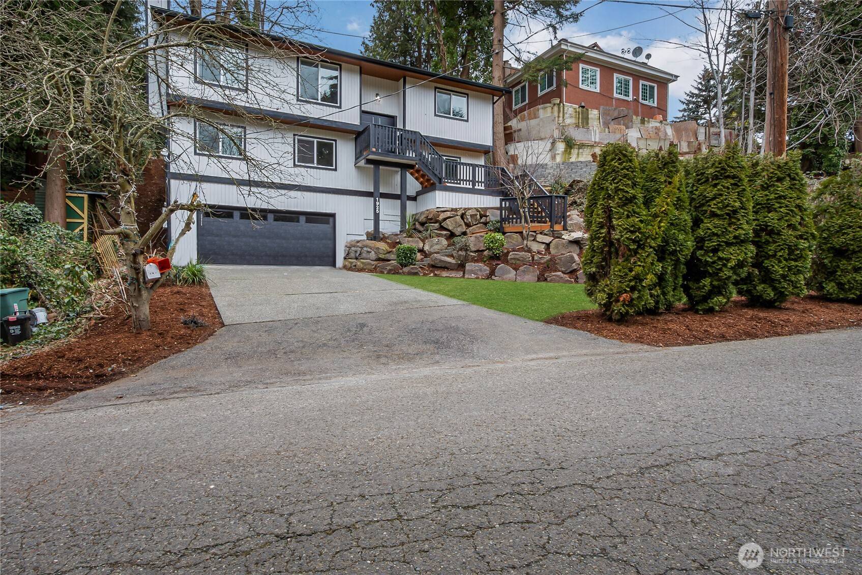 1925 32nd AVE W, Seattle, WA 98199