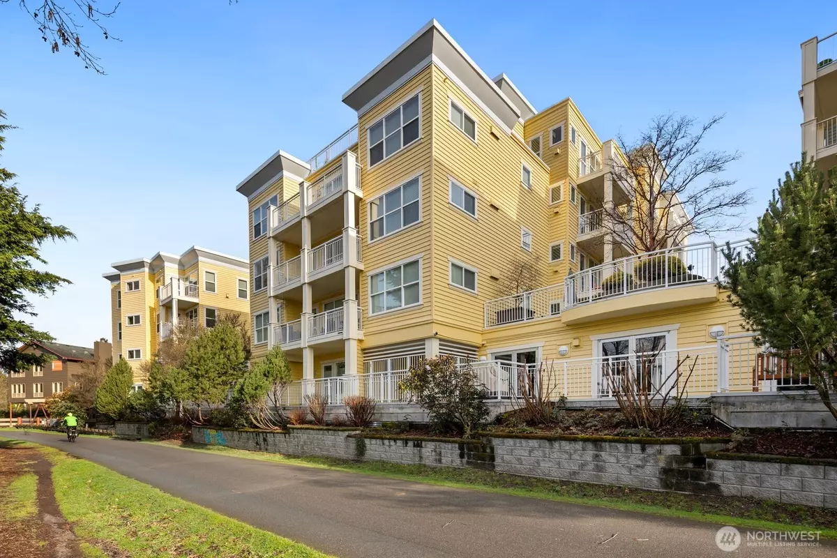 Seattle, WA 98105,2901 NE Blakeley ST #312