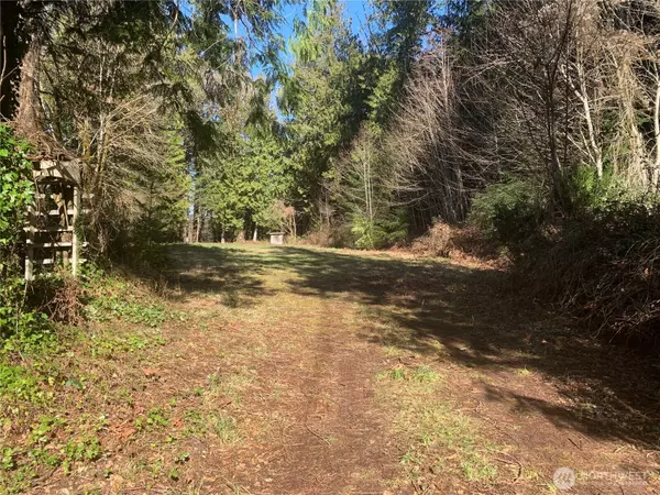 191 E Graham RD, Belfair, WA 98528