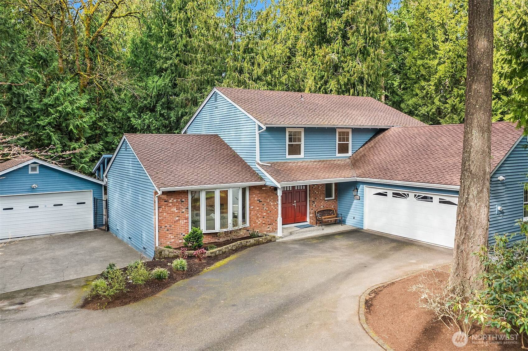 6823 207th AVE NE, Redmond, WA 98053